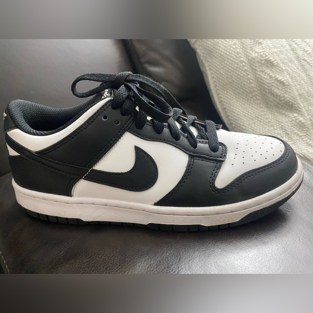 Like New, suiza 6Y but runs 7 womens 24cm